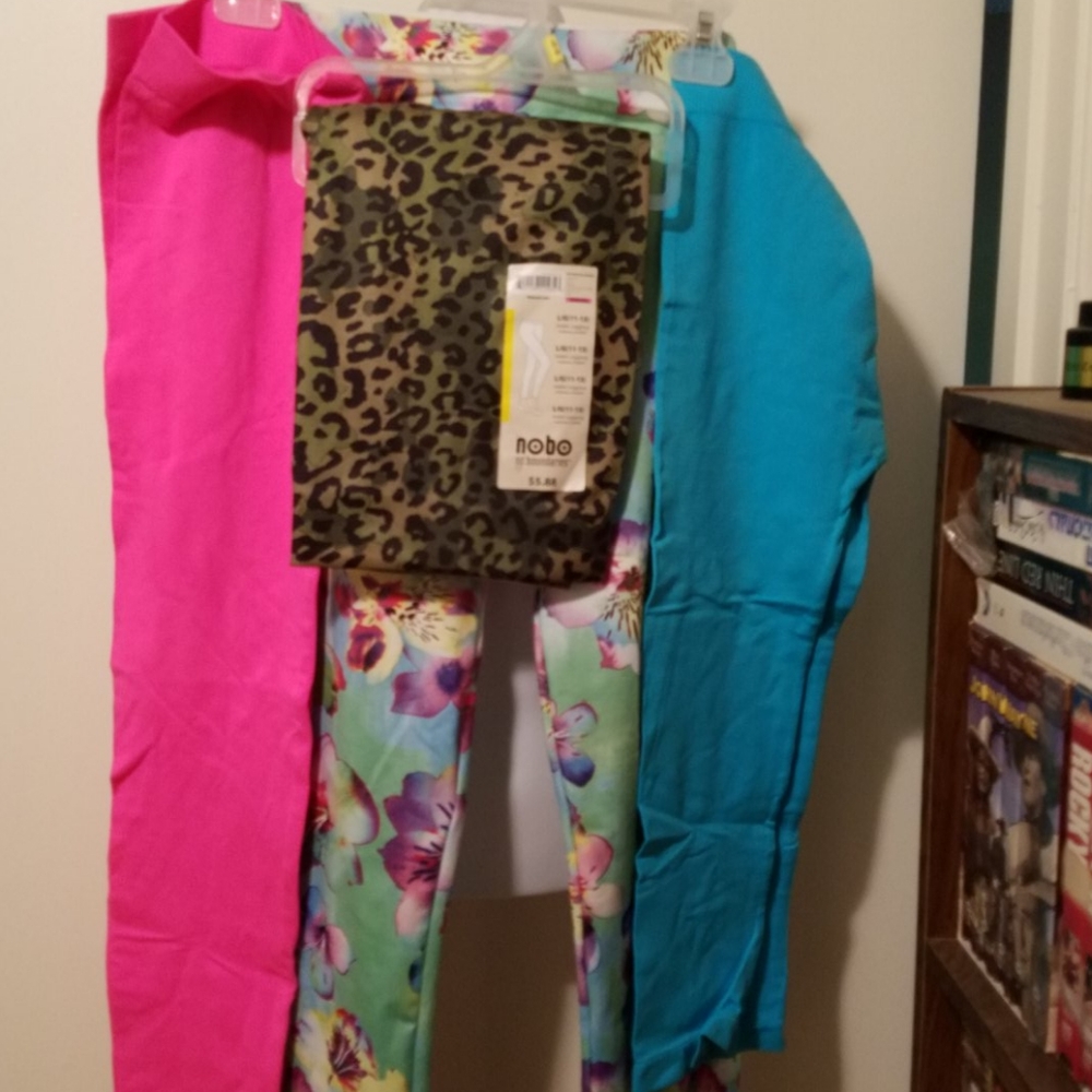 Bundle 4 pair leggings, 1 pair is brand new